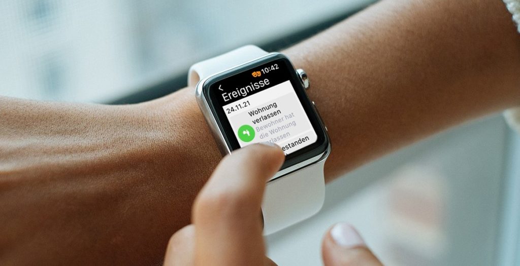 Apple Watch am Handgelenk, easierLife App Ereignisdokumentation